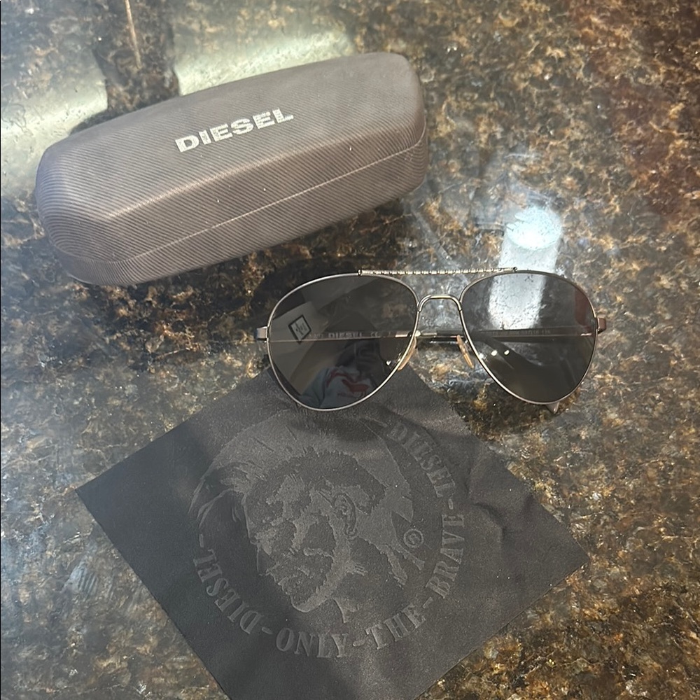 Diesel Sunglasses DL0070 Like New
